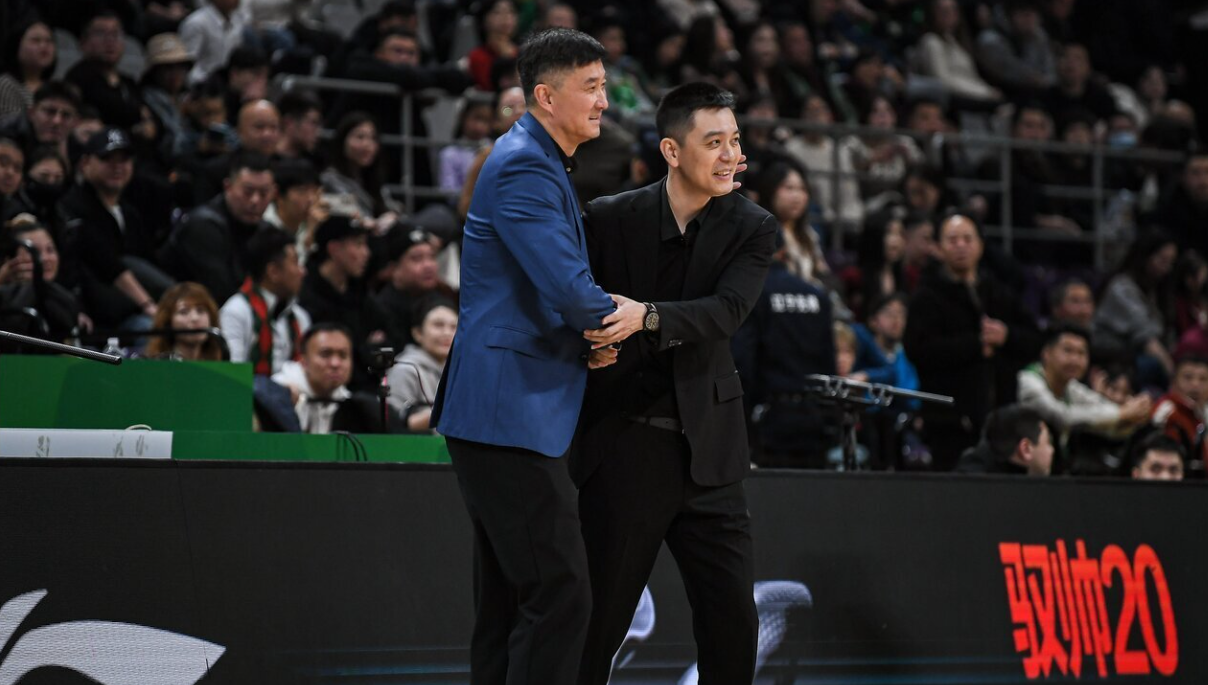 开云官网-麦基调侃“20分算个P”+球迷现场喊“下课” 杜锋时代要结束了?